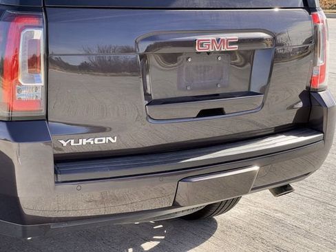 Used 2017 GMC Yukon SLT w/ Premium Edition image 7