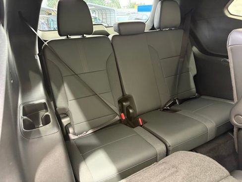 Used 2025 GMC Acadia AT4 image 27