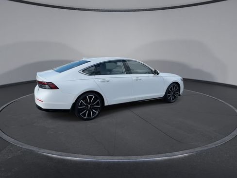 Used 2024 Honda Accord Touring image 9