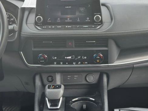 Used 2024 Nissan Rogue SV image 16