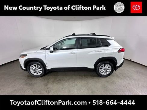 Used 2023 Toyota Corolla Cross LE image 6