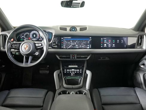 Certified 2024 Porsche Cayenne AWD/4WD image 22