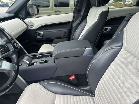 Used 2022 Land Rover Discovery S R-Dynamic image 12