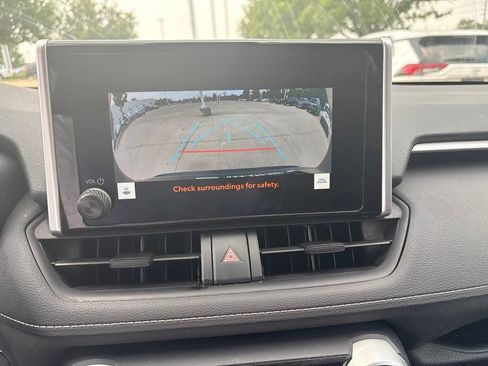 Used 2025 Toyota RAV4 XLE AWD/4WD image 27