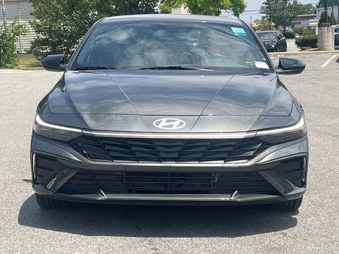 Certified 2025 Hyundai Elantra SEL FWD image 16