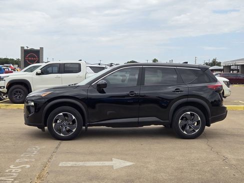 Used 2024 Nissan Rogue SV image 3