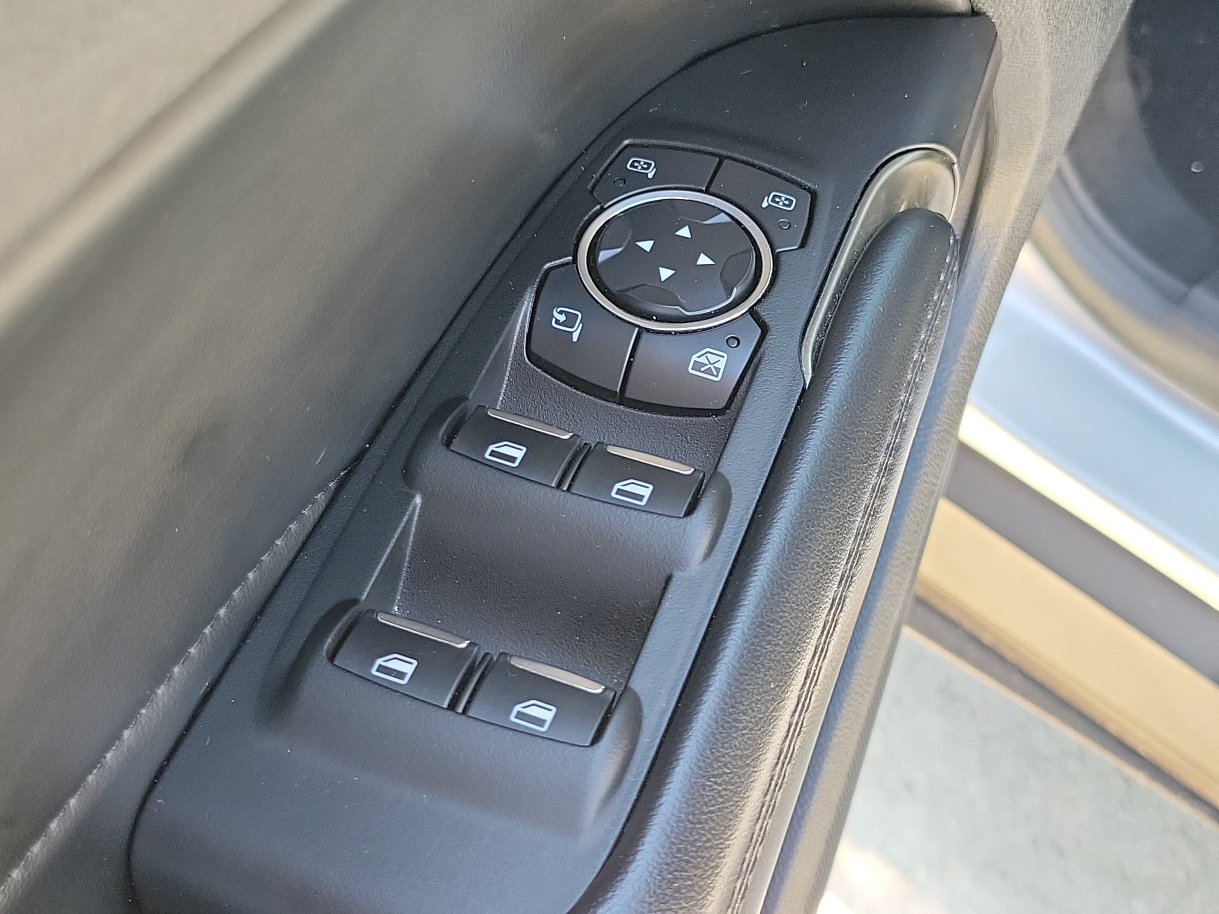Used 2019 Lincoln MKC Reserve FWD image 17