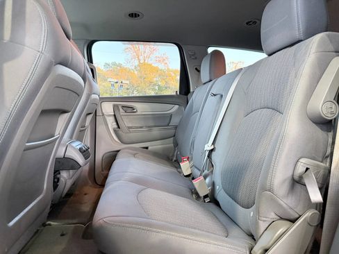 Used 2017 Chevrolet Traverse LT image 11