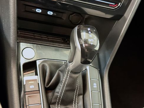 Used 2025 Volkswagen Taos SE image 24