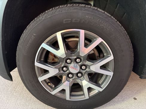 Used 2023 GMC Acadia SLE w/ Driver Convenience Package image 12