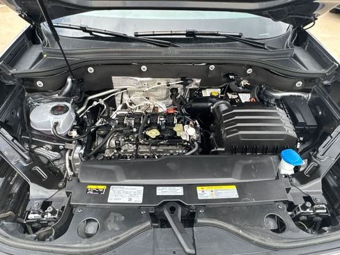 Certified 2025 Volkswagen Atlas SE image 9