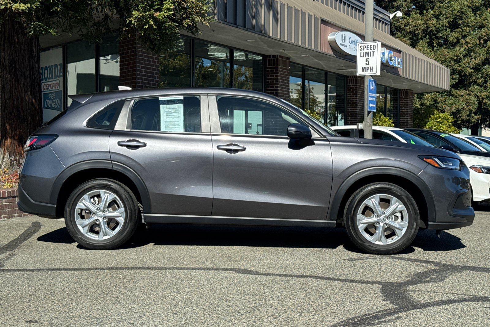 Used 2024 Honda HR-V LX image 3