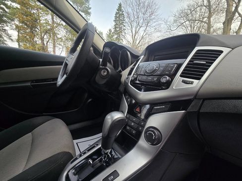 Used 2014 Chevrolet Cruze LS image 22