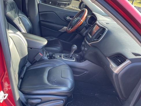 Used 2017 Jeep Cherokee Limited image 6