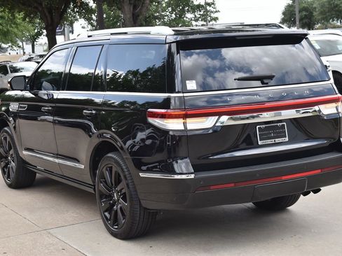 Certified 2024 Lincoln Navigator Reserve AWD/4WD image 10