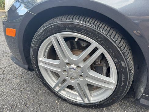 Used 2010 Mercedes-Benz E 550 Coupe image 38