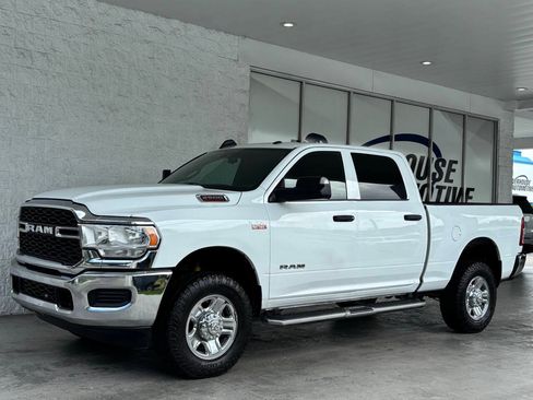 Used 2022 RAM 2500 Tradesman w/ Chrome Appearance Group AWD/4WD image 8