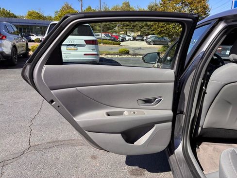 Used 2023 Hyundai Elantra SEL w/ Convenience Package FWD image 42