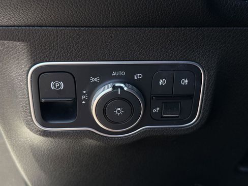 Used 2021 Mercedes-Benz GLB 250 4MATIC image 21