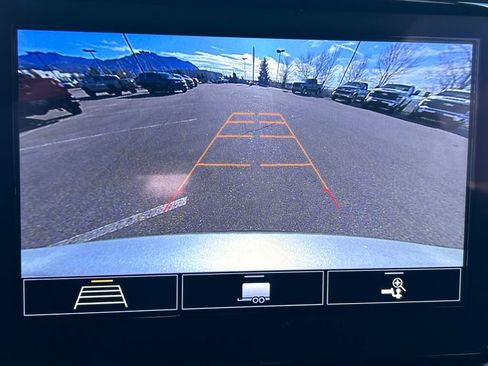 Used 2021 Chevrolet Traverse LT image 15