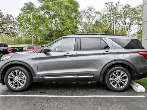 Used 2023 Ford Explorer XLT w/ Equipment Group 202A AWD/4WD image 7