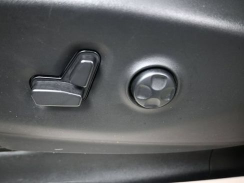 Used 2024 Chrysler Pacifica Limited FWD image 31