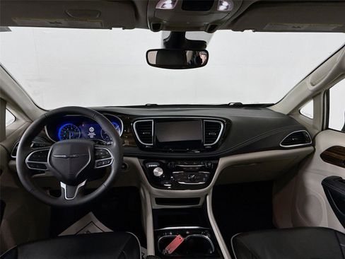 Used 2024 Chrysler Pacifica Limited image 21