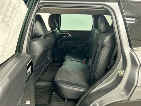 Used 2023 Mitsubishi Outlander SE image 20