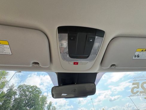 Used 2025 Kia Sorento S FWD image 23