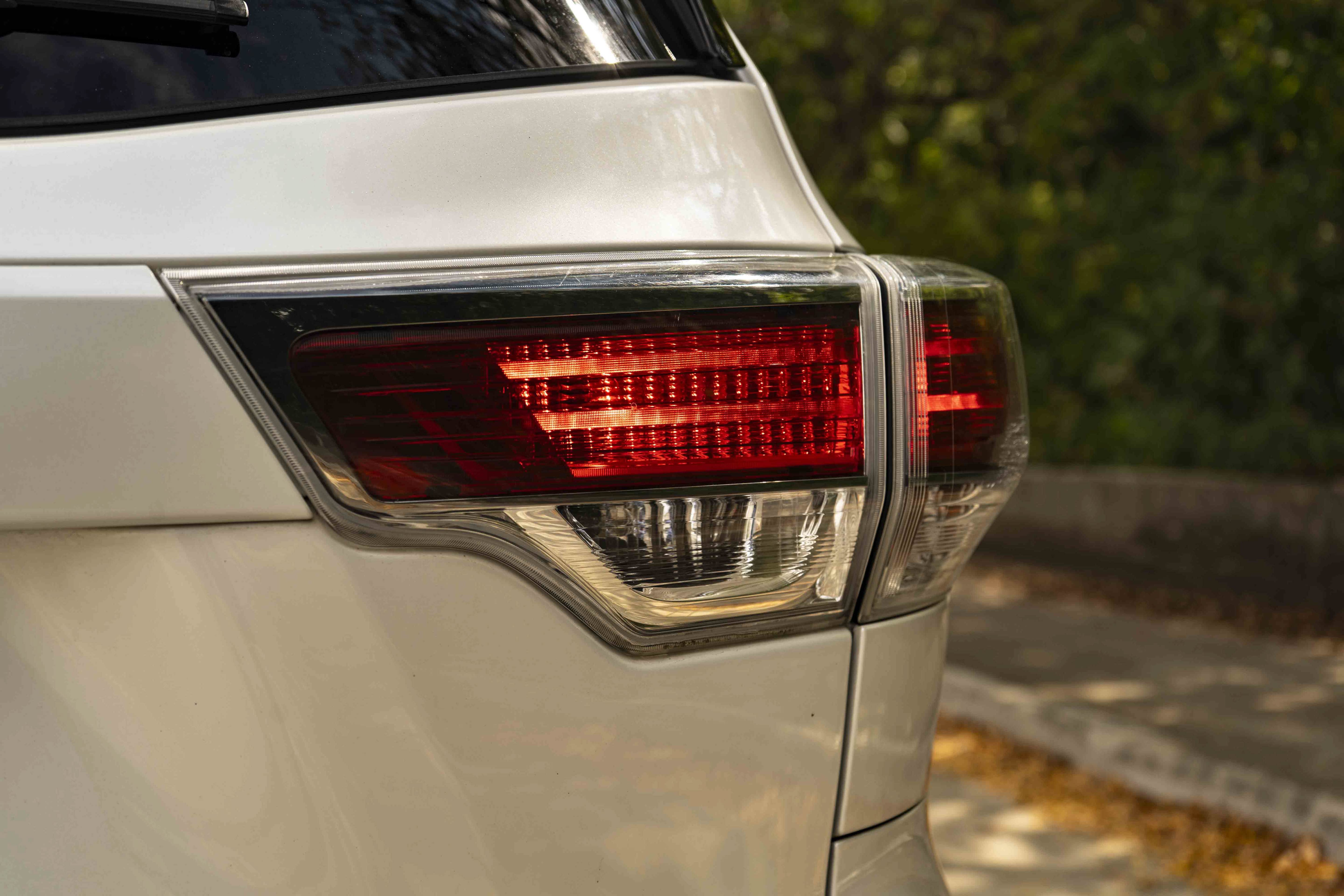 Used 2016 Toyota Highlander Limited FWD image 13