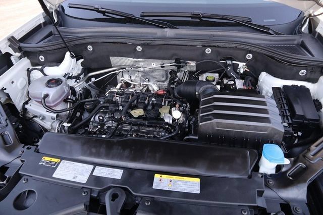 Used 2025 Volkswagen Atlas Cross Sport SE FWD image 30