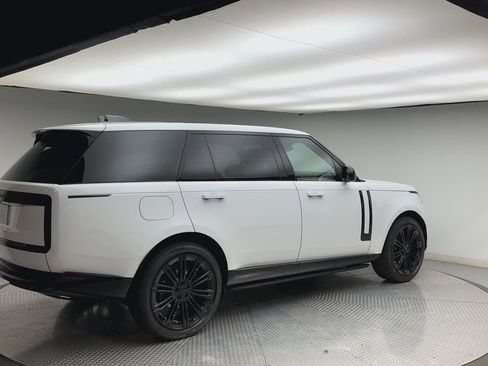 New 2026 Land Rover Range Rover Long Wheelbase SE image 2