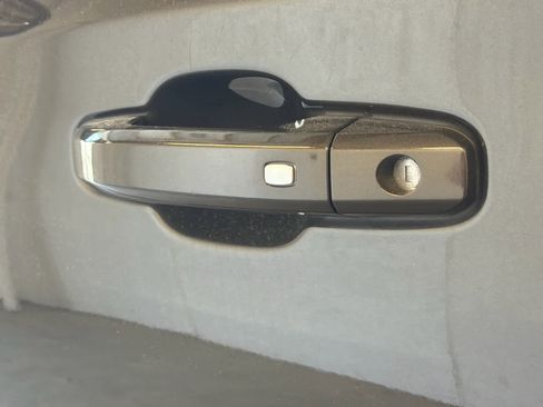 Used 2021 Chevrolet Silverado 1500 LT RWD image 13