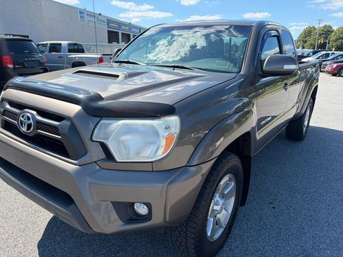 Used 2014 Toyota Tacoma 4x4 Access Cab V6 w/ TRD Sport Package image 15