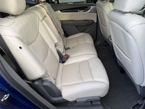 Used 2023 Cadillac XT6 Premium Luxury w/ Technology Package image 39