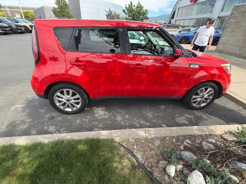 Used 2018 Kia Soul + FWD image 3