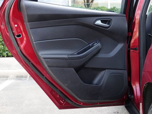 Used 2014 Ford Focus SE image 36