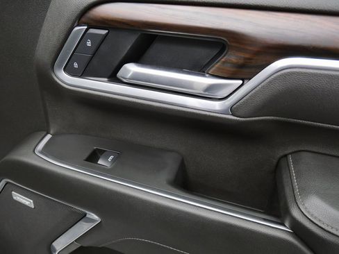 Used 2025 GMC Sierra 3500 SLT w/ SLT Premium Package image 19