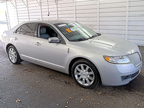 Used 2010 Lincoln MKZ image 3