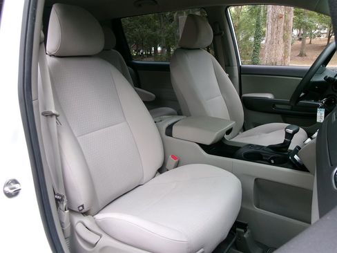 Used 2018 Kia Sedona L image 27