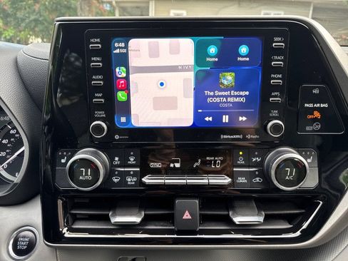 Used 2021 Toyota Highlander XLE AWD/4WD image 21
