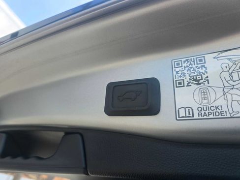 Used 2023 Toyota RAV4 XSE AWD/4WD image 15
