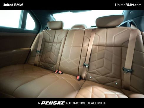 New 2026 BMW 750e xDrive w/ Premium Package image 21