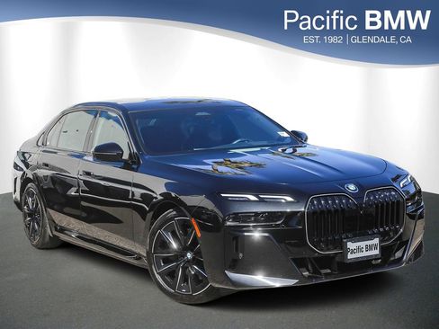 Used 2026 BMW 750e xDrive w/ Premium Package AWD/4WD image 1