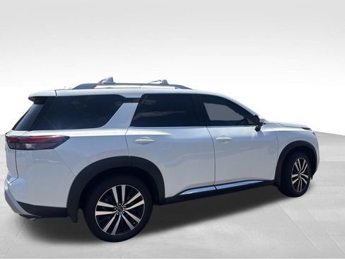 Used 2025 Nissan Pathfinder Platinum AWD/4WD image 9