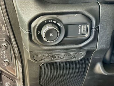 Used 2025 Jeep Wrangler Unlimited Sahara AWD/4WD image 14