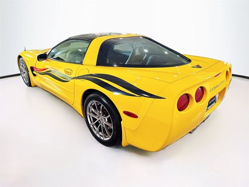 Used 2004 Chevrolet Corvette Coupe w/ Preferred Equipment Group image 3