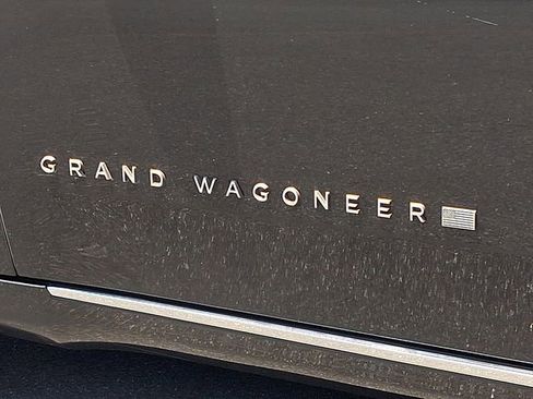Used 2023 Jeep Grand Wagoneer L Series III AWD/4WD image 28