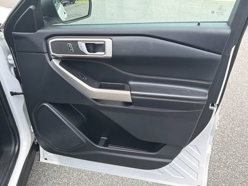 Used 2023 Ford Explorer XLT RWD image 14