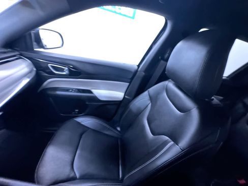 Used 2025 Jeep Compass Limited image 33